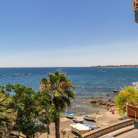 Brezza Di Mare Apartment Giardini Naxos Bagian luar foto