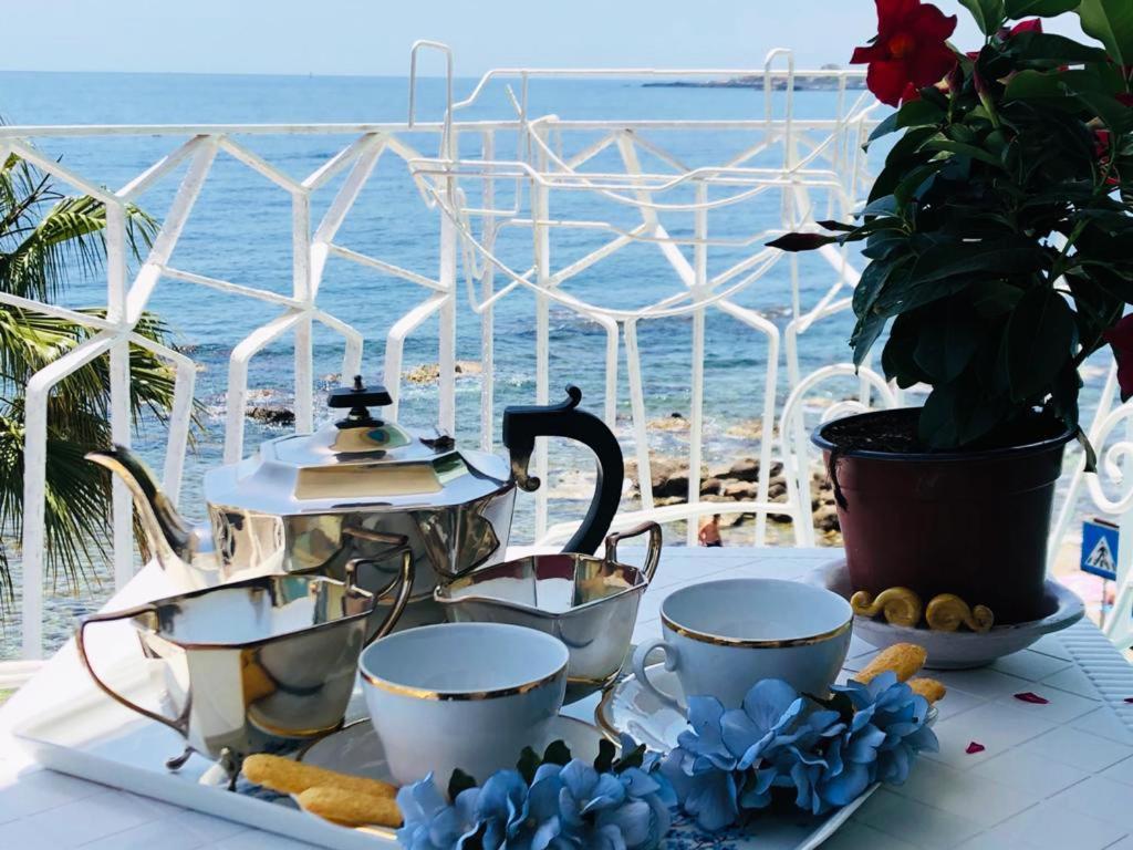 Brezza Di Mare Apartment Giardini Naxos Bagian luar foto