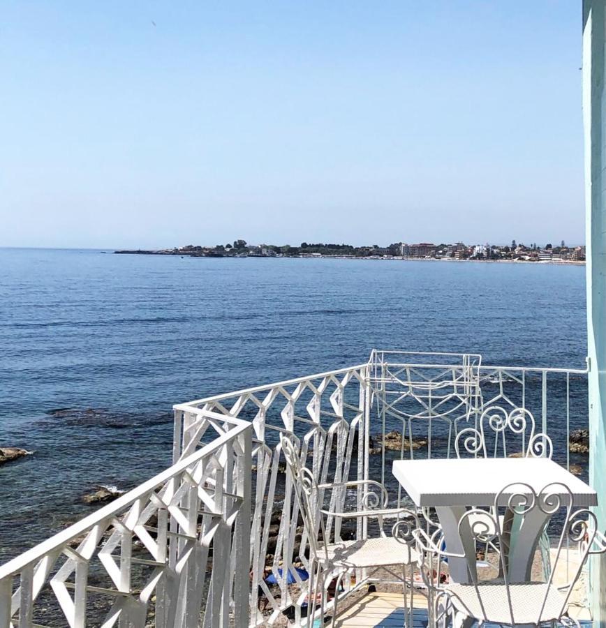 Brezza Di Mare Apartment Giardini Naxos Bagian luar foto