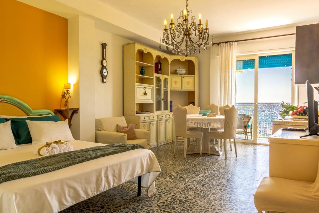 Brezza Di Mare Apartment Giardini Naxos Bagian luar foto